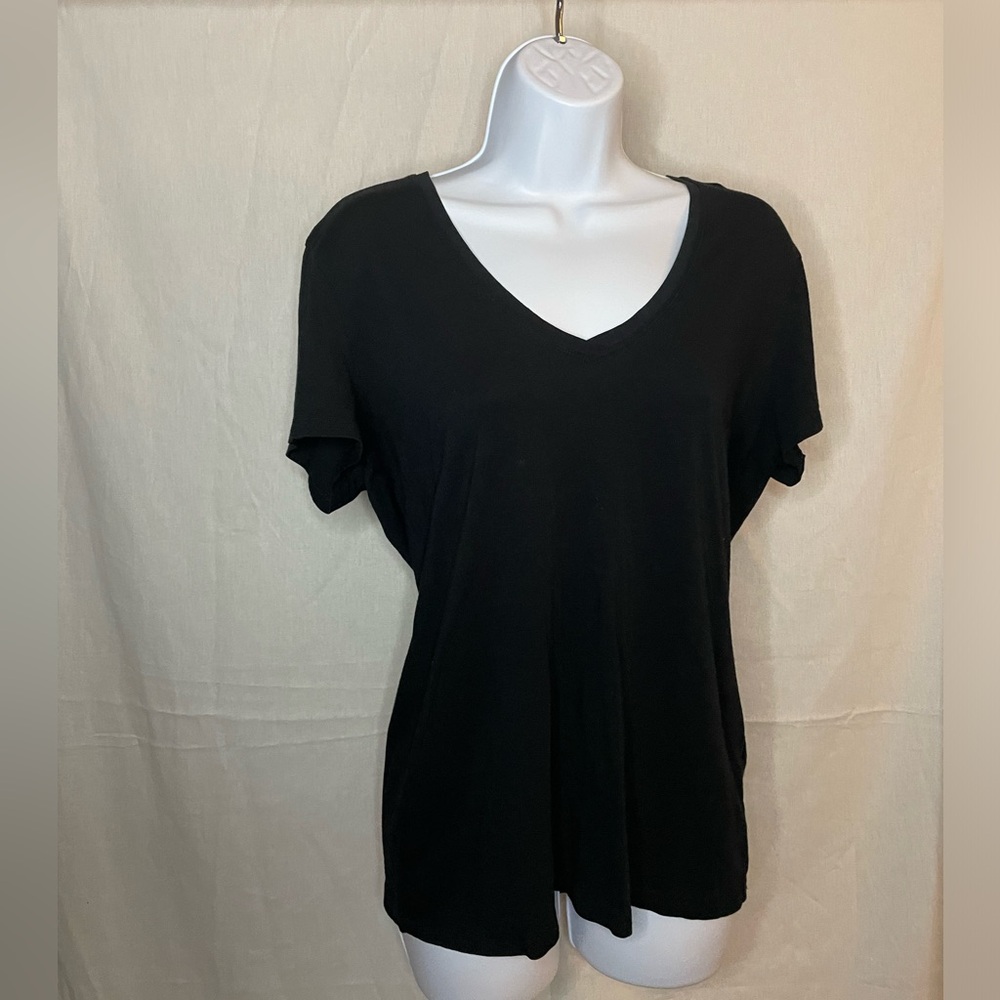 Banana Republic Women’s Medium Navy Blue Timeless Tee